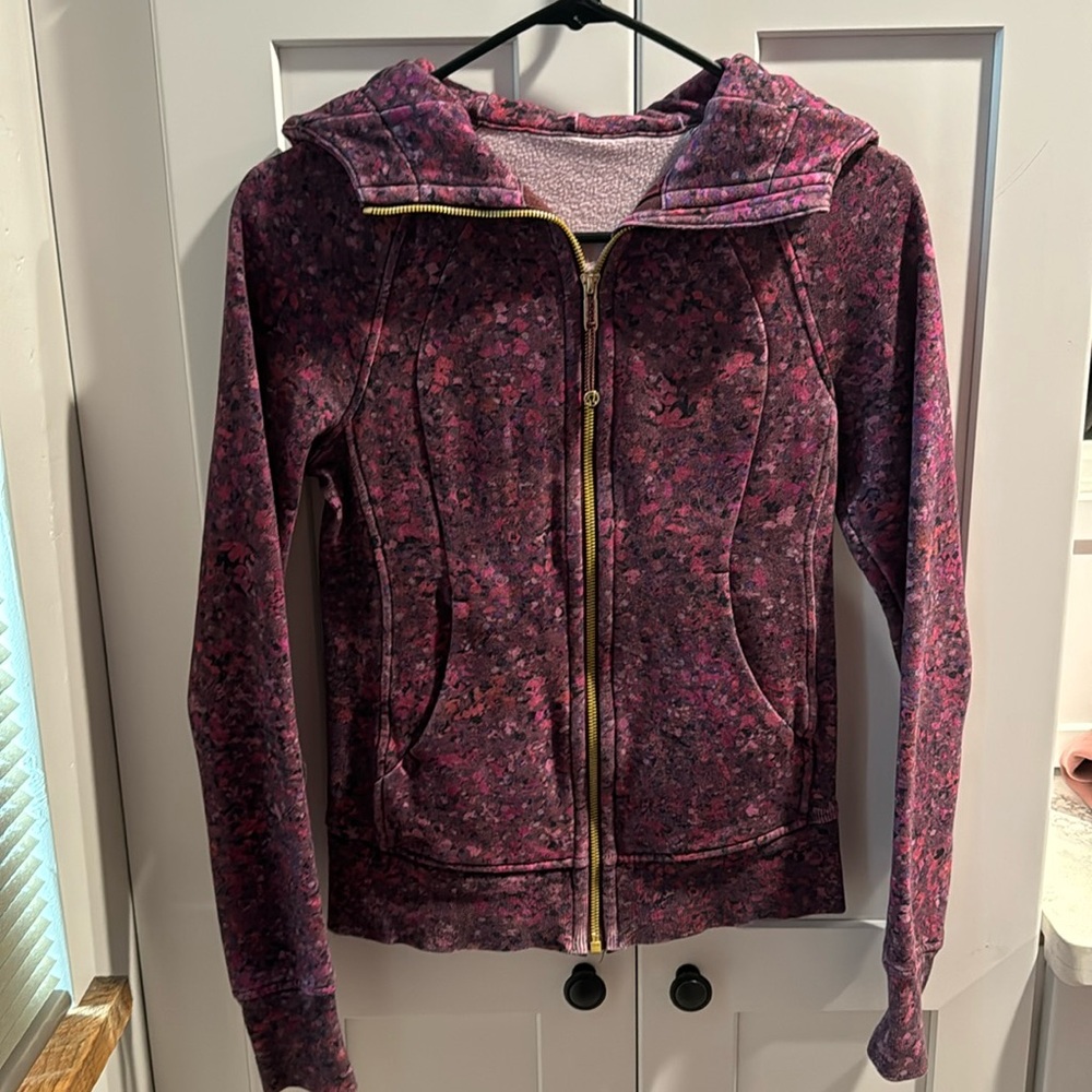 Lululemon sweatshirt